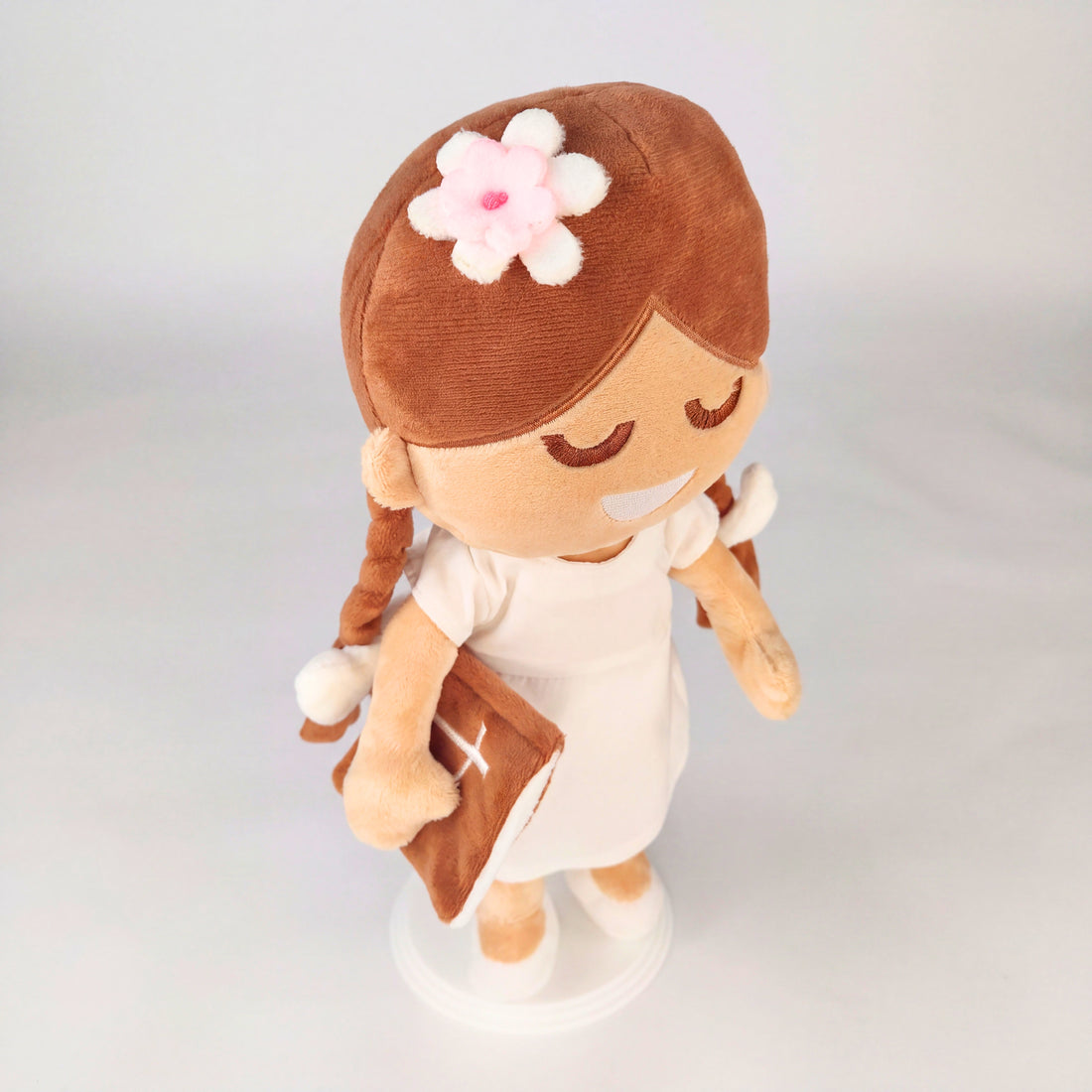 BibleGirl dresses modestly, reads the Bible and prays.  The perfect example for young girls.  Gift idea for Christian girls.  From Jesusdoll.com.